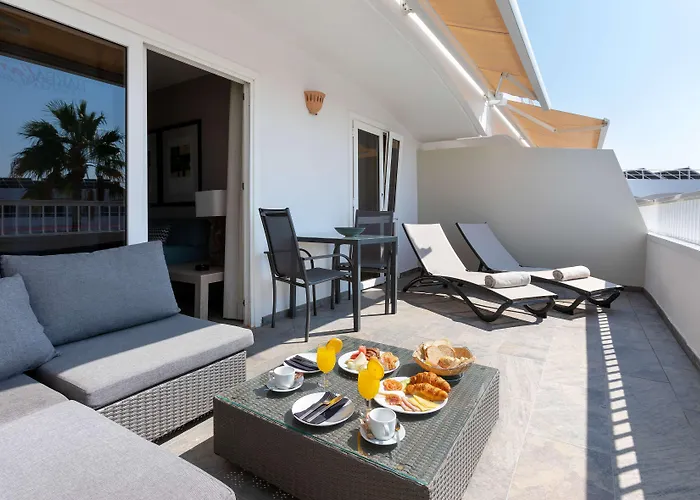 Готель Sol Barbacan