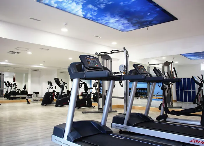 Готель Sol Barbacan